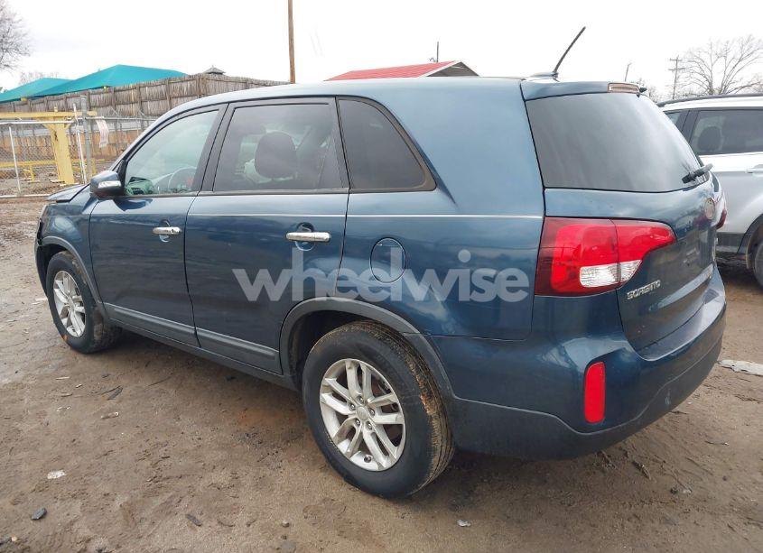 Photo 3 of 2015 Kia Sorento LX (VIN 5XYKT3A67FG598448)