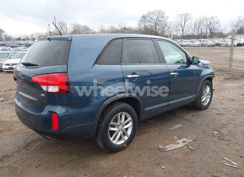 Photo 4 of 2015 Kia Sorento LX (VIN 5XYKT3A67FG598448)