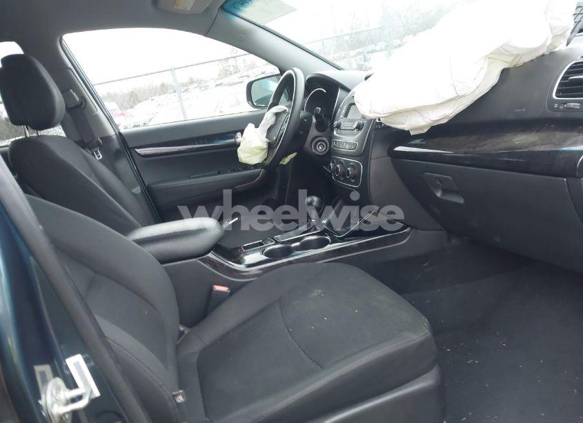 Photo 5 of 2015 Kia Sorento LX (VIN 5XYKT3A67FG598448)