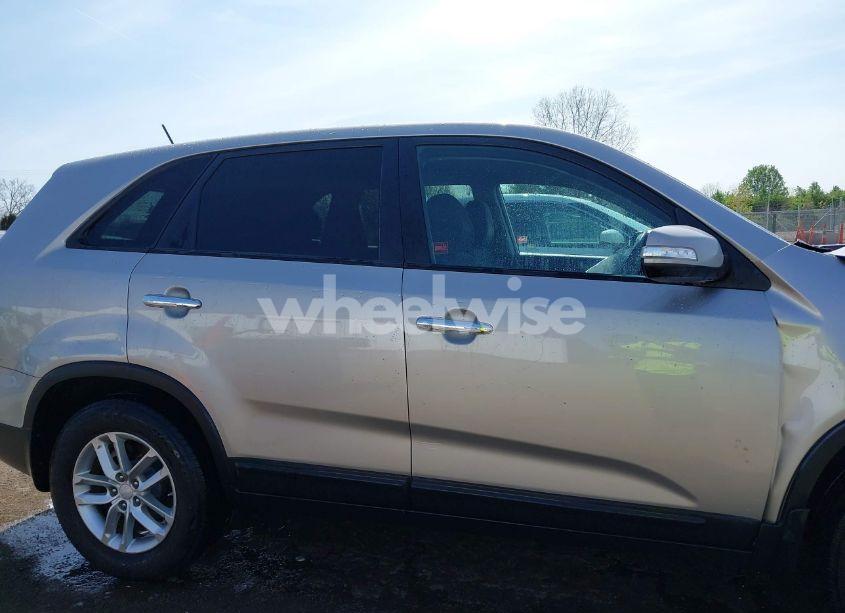 Photo 13 of 2015 Kia Sorento LX (VIN 5XYKT3A67FG618990)