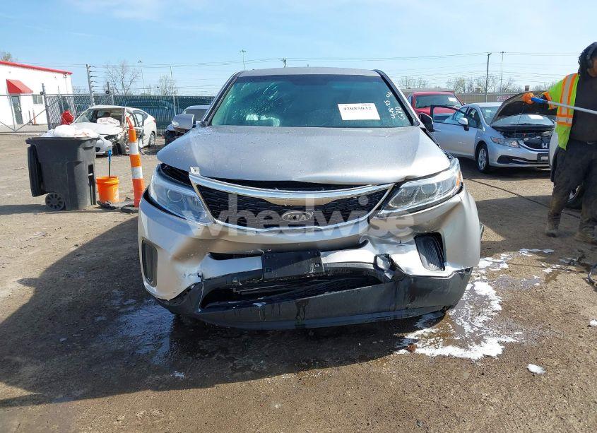 Photo 6 of 2015 Kia Sorento LX (VIN 5XYKT3A67FG618990)