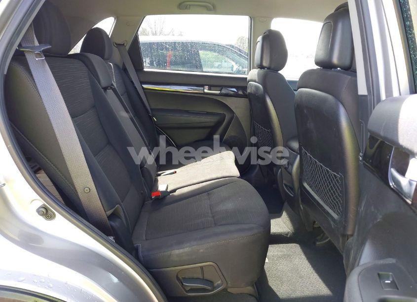 Photo 8 of 2015 Kia Sorento LX (VIN 5XYKT3A67FG618990)