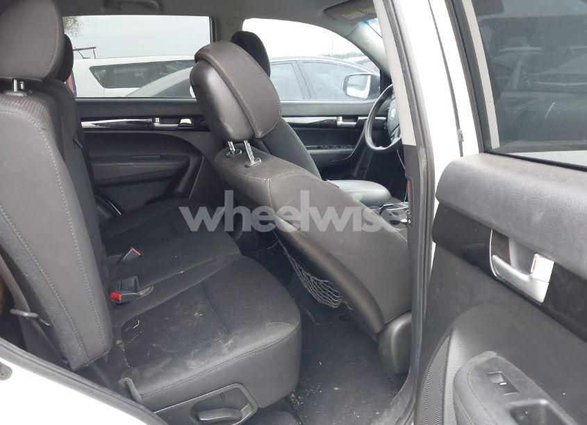 Photo 8 of 2015 Kia Sorento LX (VIN 5XYKT3A67FG626930)