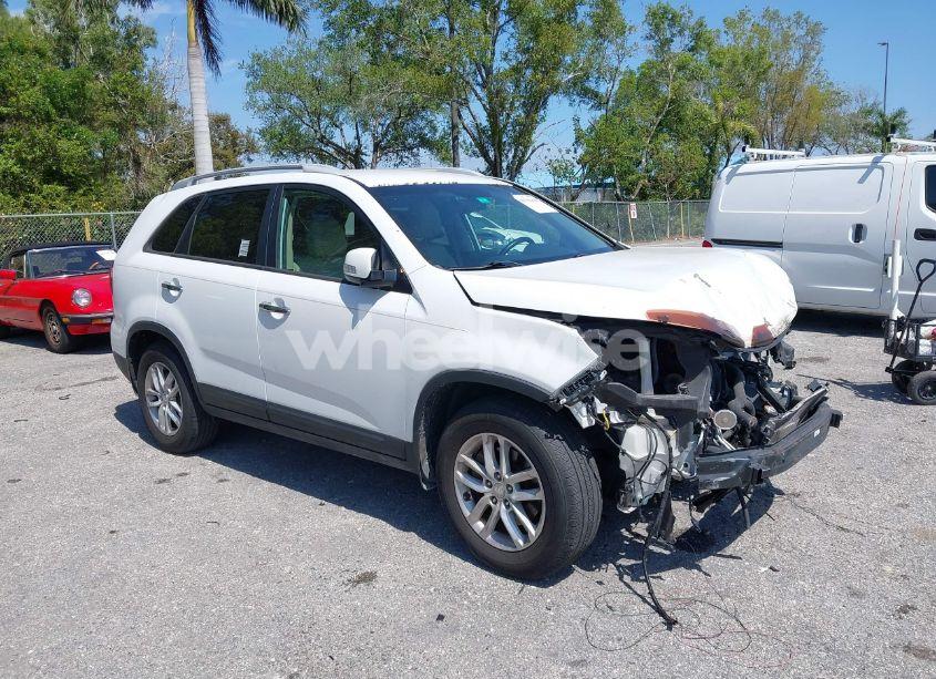 2015 Kia Sorento LX (VIN 5XYKT3A67FG657336) main photo
