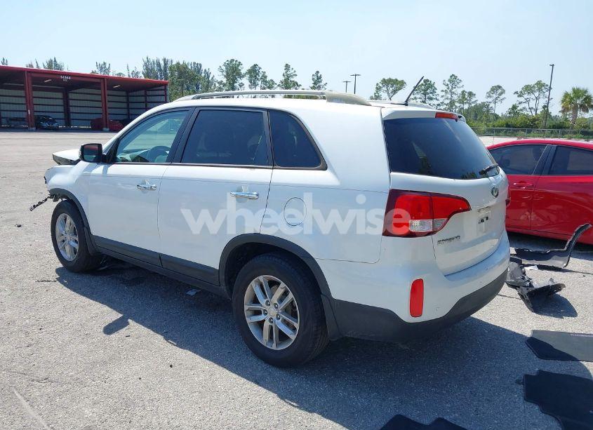 Photo 3 of 2015 Kia Sorento LX (VIN 5XYKT3A67FG657336)