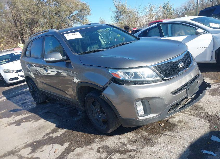 2015 Kia Sorento LX (VIN 5XYKT3A67FG660253) main photo