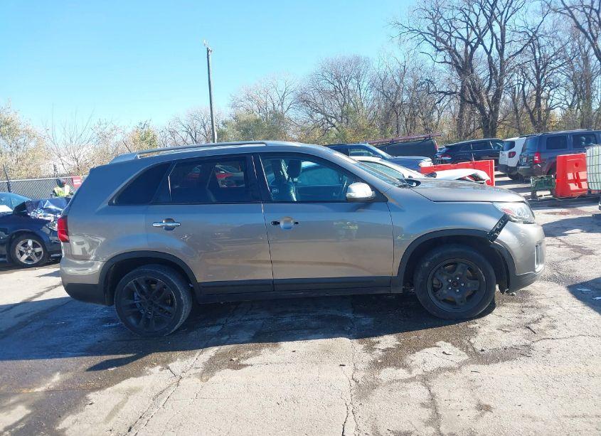Photo 14 of 2015 Kia Sorento LX (VIN 5XYKT3A67FG660253)