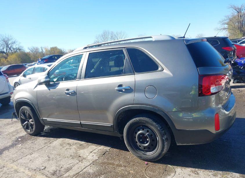 Photo 15 of 2015 Kia Sorento LX (VIN 5XYKT3A67FG660253)