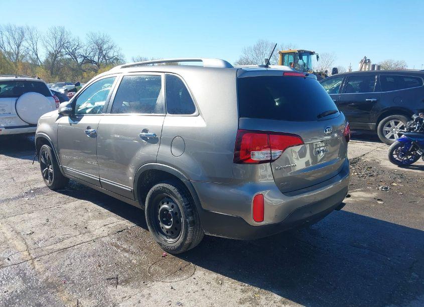 Photo 3 of 2015 Kia Sorento LX (VIN 5XYKT3A67FG660253)