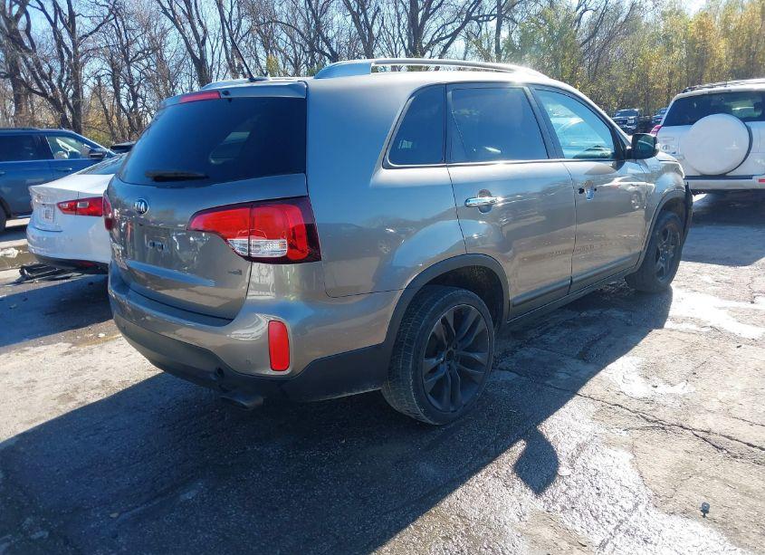 Photo 4 of 2015 Kia Sorento LX (VIN 5XYKT3A67FG660253)