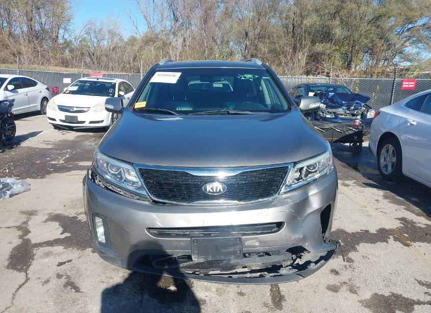 Photo 6 of 2015 Kia Sorento LX (VIN 5XYKT3A67FG660253)