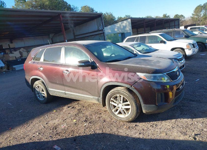 Photo 13 of 2015 Kia Sorento LX (VIN 5XYKT3A67FG661807)