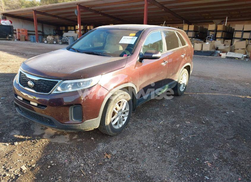 Photo 2 of 2015 Kia Sorento LX (VIN 5XYKT3A67FG661807)