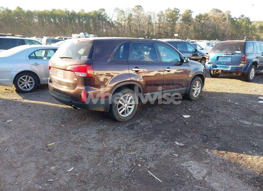 Photo 4 of 2015 Kia Sorento LX (VIN 5XYKT3A67FG661807)