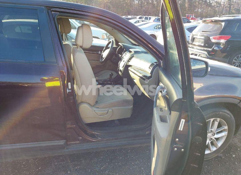 Photo 5 of 2015 Kia Sorento LX (VIN 5XYKT3A67FG661807)