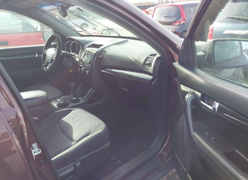 Photo 5 of 2012 Kia Sorento LX (VIN 5XYKT3A68CG226175)