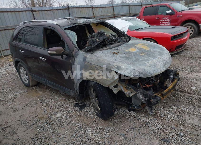 2012 Kia Sorento LX (VIN 5XYKT3A68CG239136) main photo