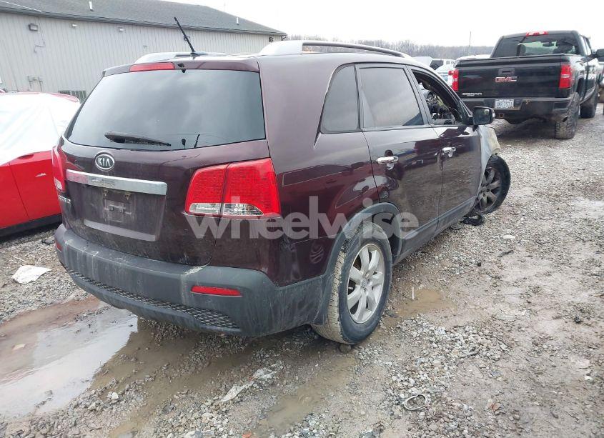 Photo 4 of 2012 Kia Sorento LX (VIN 5XYKT3A68CG239136)