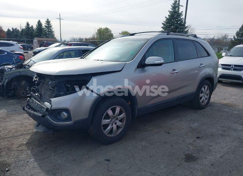 Photo 2 of 2012 Kia Sorento LX (VIN 5XYKT3A68CG302140)