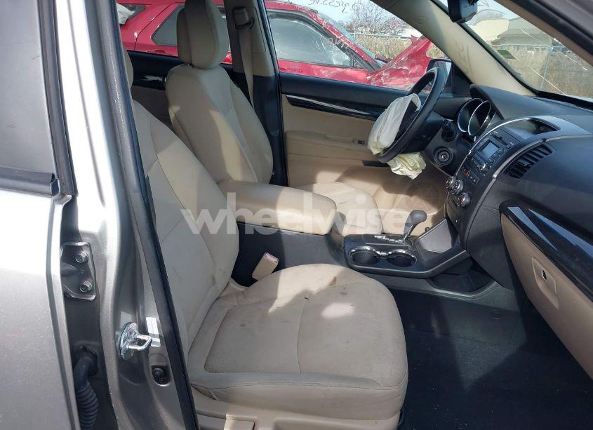 Photo 5 of 2012 Kia Sorento LX (VIN 5XYKT3A68CG302140)