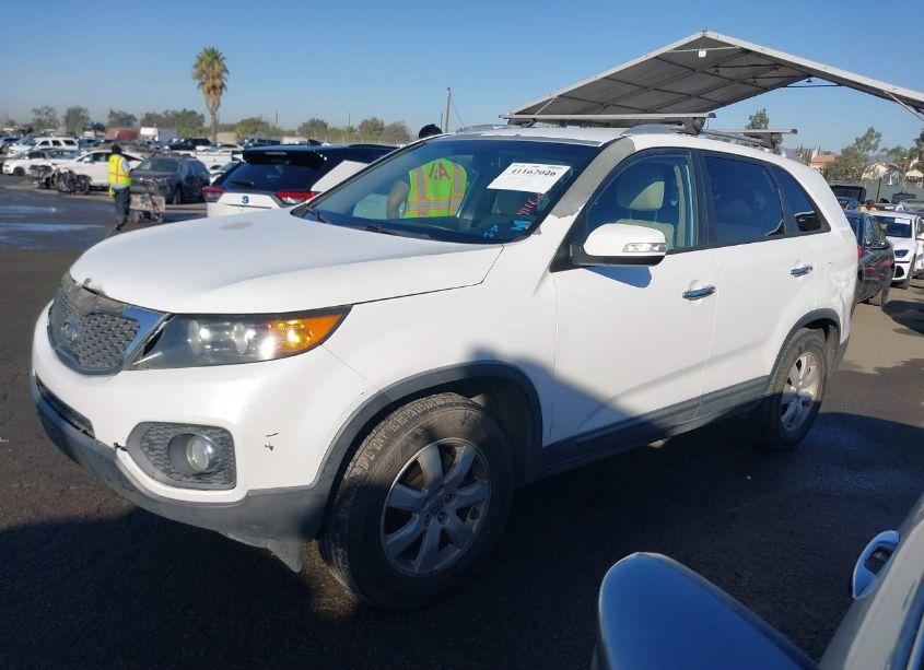 Photo 2 of 2012 Kia Sorento LX (VIN 5XYKT3A68CG307788)