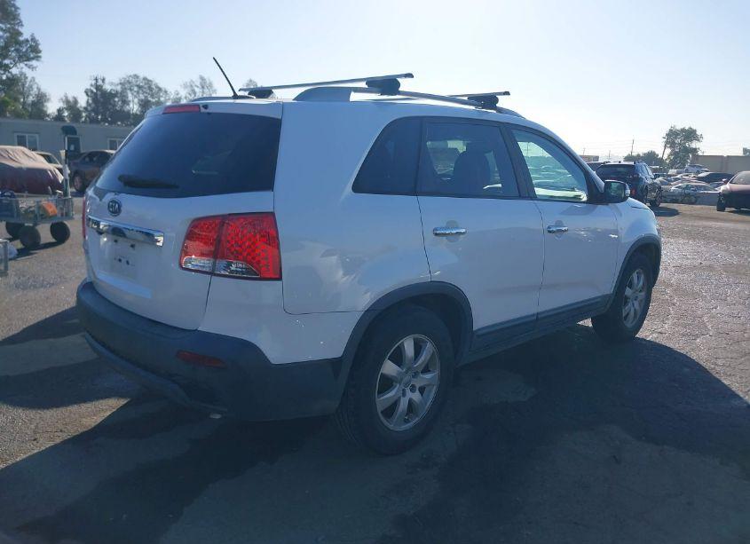 Photo 4 of 2012 Kia Sorento LX (VIN 5XYKT3A68CG307788)