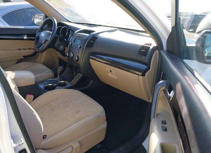 Photo 5 of 2012 Kia Sorento LX (VIN 5XYKT3A68CG307788)