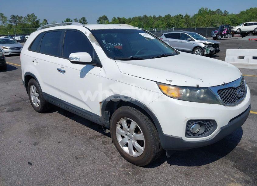 2013 Kia Sorento LX (VIN 5XYKT3A68DG348391) main photo