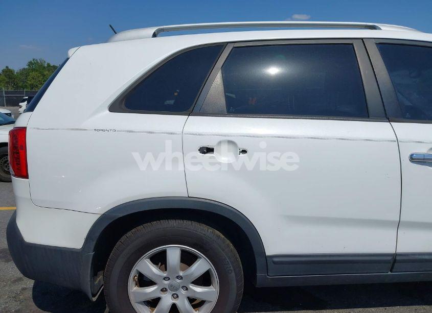 Photo 12 of 2013 Kia Sorento LX (VIN 5XYKT3A68DG348391)