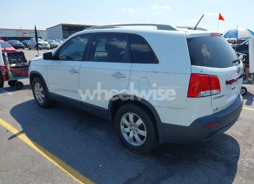 Photo 3 of 2013 Kia Sorento LX (VIN 5XYKT3A68DG348391)