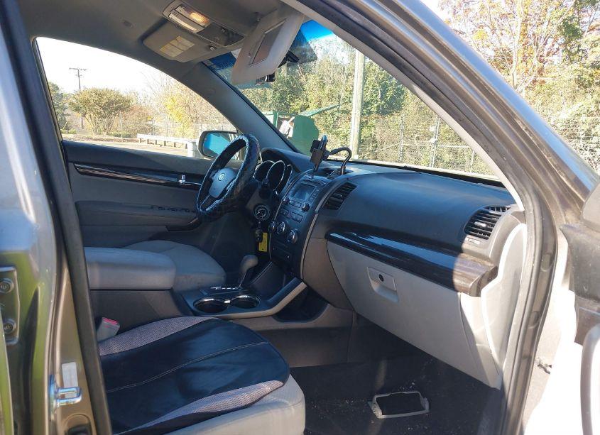 Photo 5 of 2013 Kia Sorento LX (VIN 5XYKT3A68DG354224)