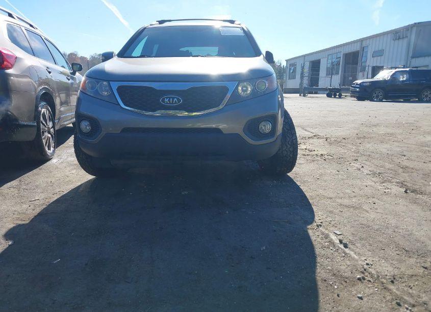 Photo 6 of 2013 Kia Sorento LX (VIN 5XYKT3A68DG354224)