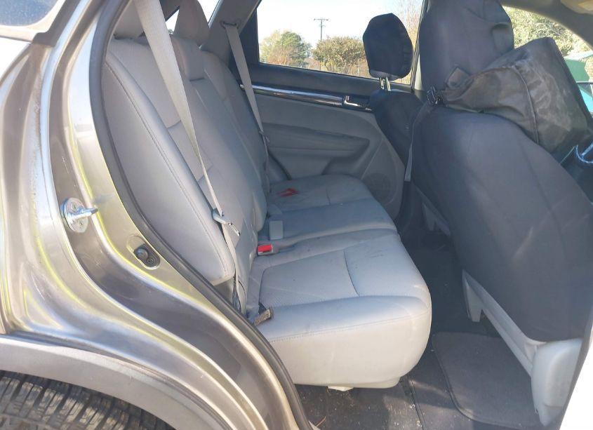 Photo 8 of 2013 Kia Sorento LX (VIN 5XYKT3A68DG354224)