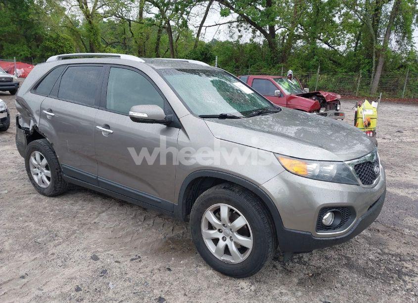 2013 Kia Sorento LX (VIN 5XYKT3A68DG386493) main photo