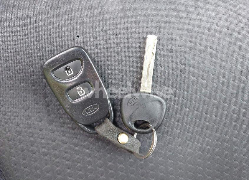 Photo 11 of 2013 Kia Sorento LX (VIN 5XYKT3A68DG386493)