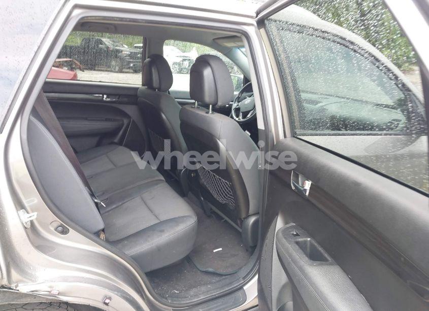 Photo 8 of 2013 Kia Sorento LX (VIN 5XYKT3A68DG386493)