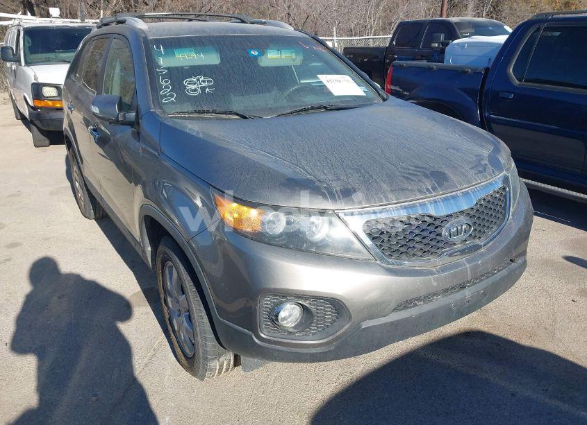 2013 Kia Sorento LX (VIN 5XYKT3A68DG415622) main photo