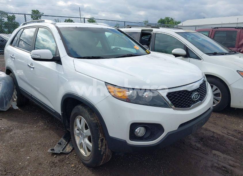 2013 Kia Sorento LX (VIN 5XYKT3A68DG416897) main photo