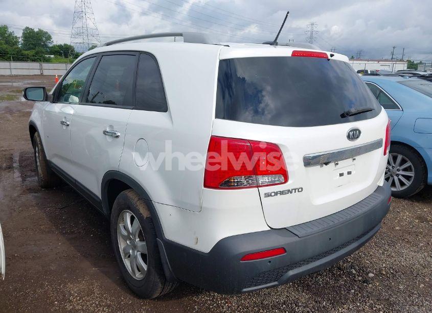 Photo 3 of 2013 Kia Sorento LX (VIN 5XYKT3A68DG416897)