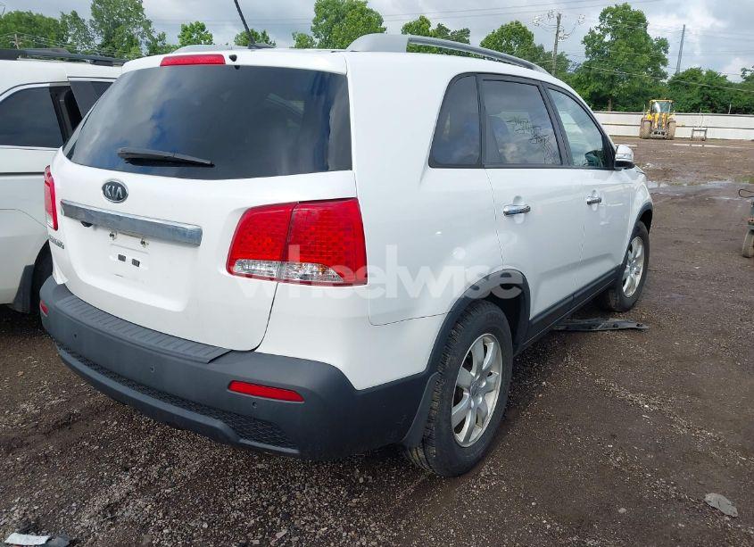 Photo 4 of 2013 Kia Sorento LX (VIN 5XYKT3A68DG416897)