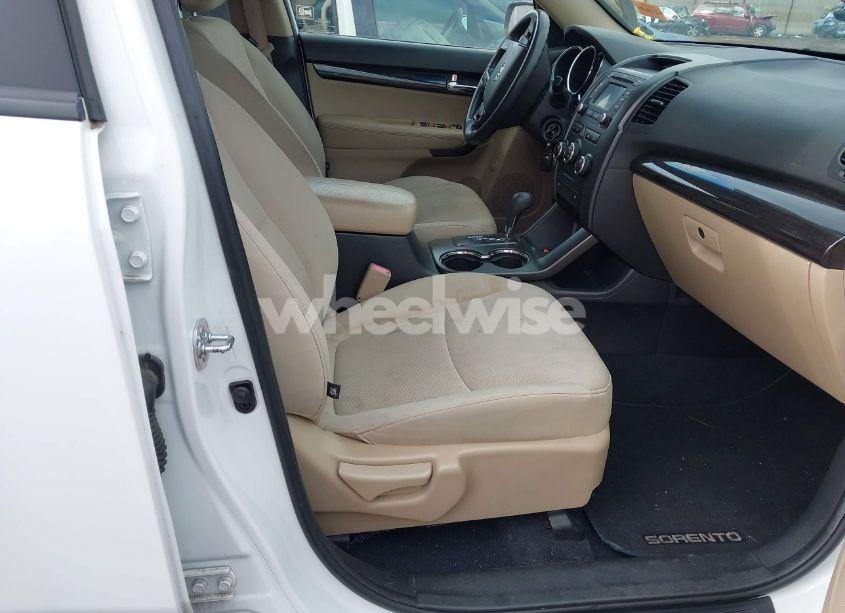 Photo 5 of 2013 Kia Sorento LX (VIN 5XYKT3A68DG416897)