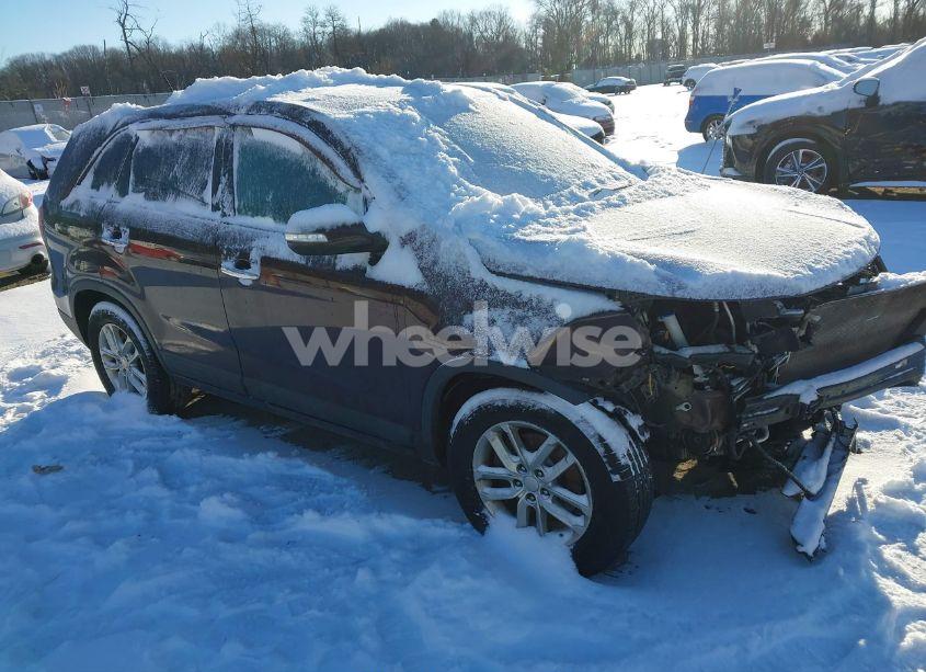 2014 Kia Sorento LX (VIN 5XYKT3A68EG428369) main photo