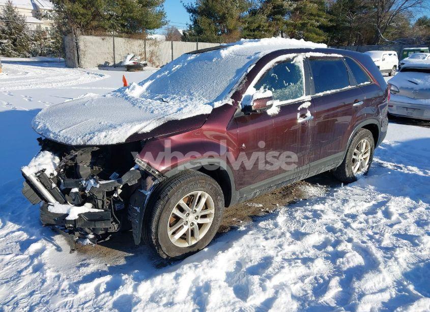 Photo 2 of 2014 Kia Sorento LX (VIN 5XYKT3A68EG428369)