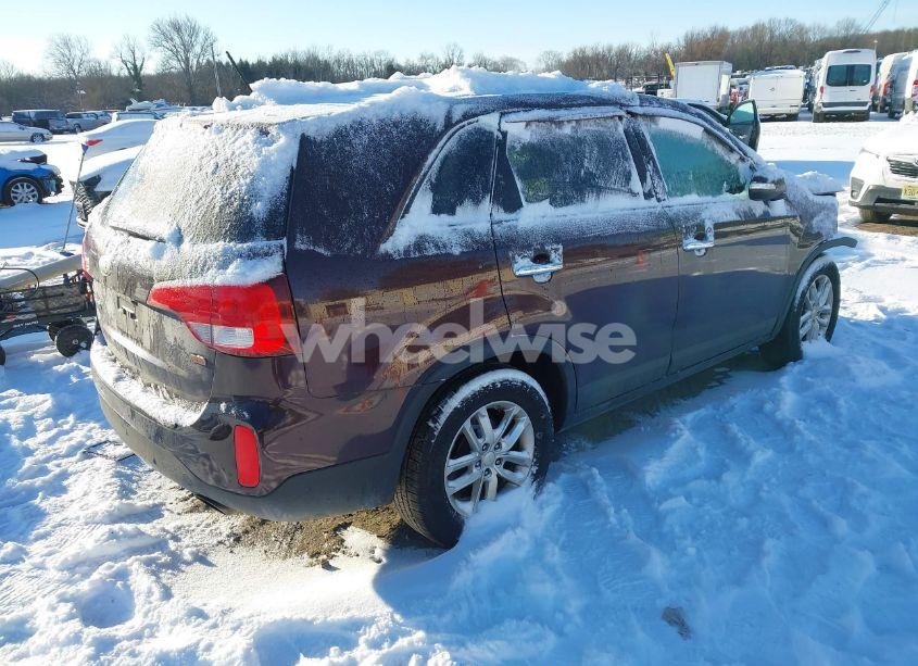 Photo 4 of 2014 Kia Sorento LX (VIN 5XYKT3A68EG428369)
