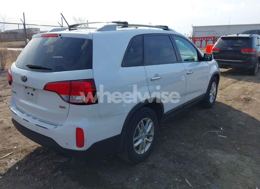 Photo 4 of 2014 Kia Sorento LX (VIN 5XYKT3A68EG441476)