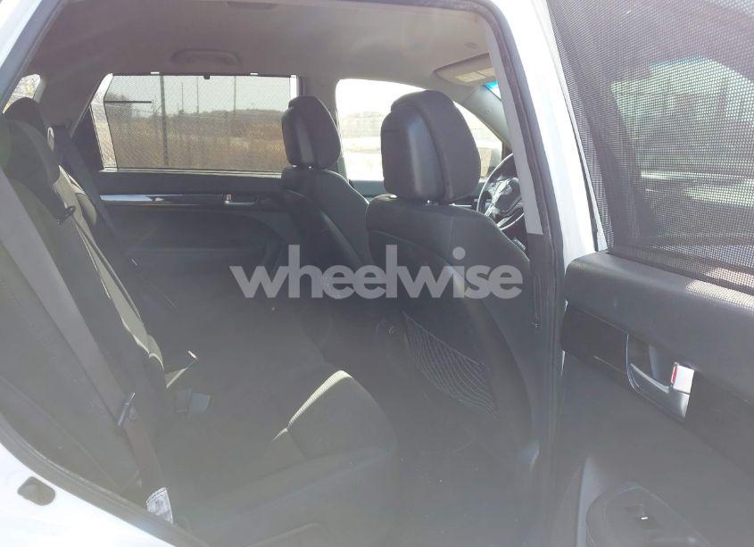 Photo 8 of 2014 Kia Sorento LX (VIN 5XYKT3A68EG441476)