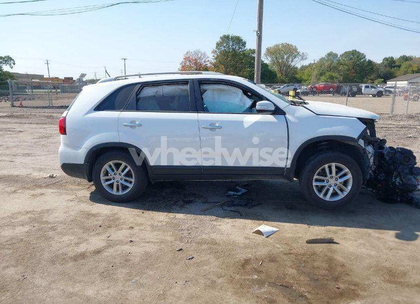 Photo 12 of 2014 Kia Sorento LX (VIN 5XYKT3A68EG442868)