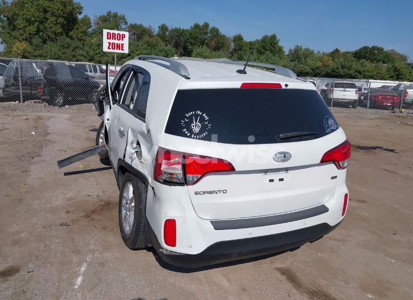 Photo 3 of 2014 Kia Sorento LX (VIN 5XYKT3A68EG442868)