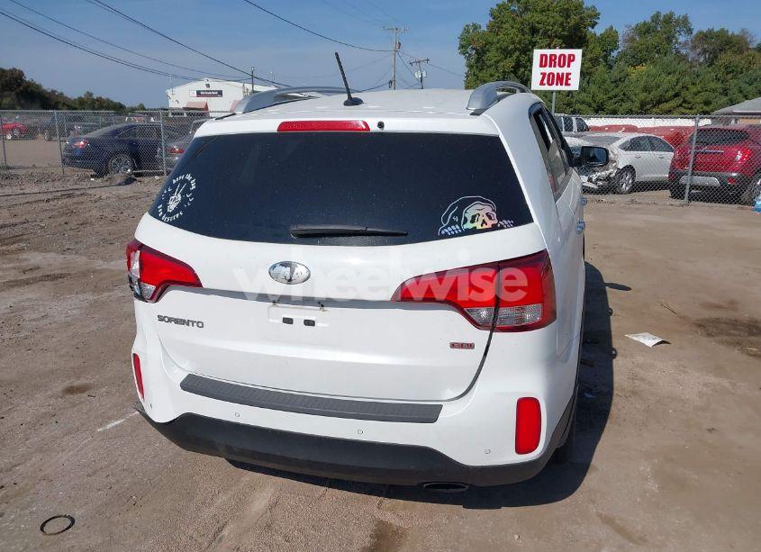 Photo 4 of 2014 Kia Sorento LX (VIN 5XYKT3A68EG442868)
