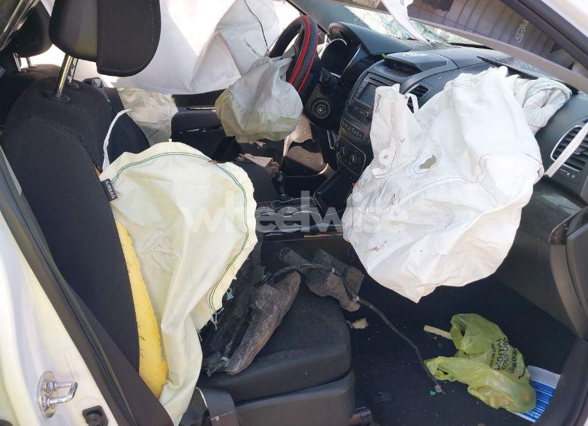 Photo 5 of 2014 Kia Sorento LX (VIN 5XYKT3A68EG442868)